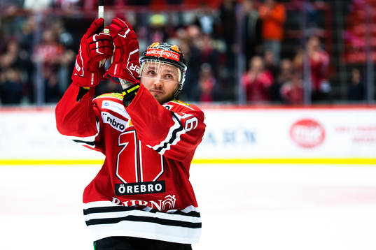 Örebros Robin Kovacs jublar