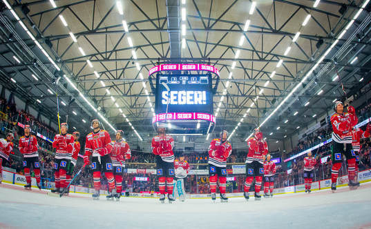 Örebrosspelarna jublar