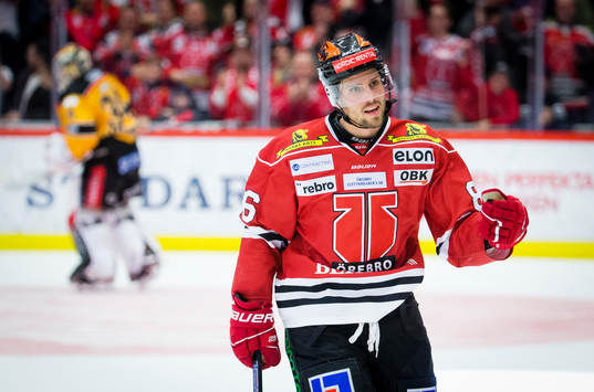 Örebros Mathias Bromé jublar vid 3-2