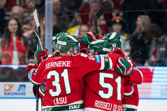 Frölundas Jacob Moverare jublar med lagkamrater