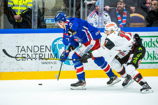 Oskarshamns Joakim Thelin och Malmö Redhawks Max Görtz