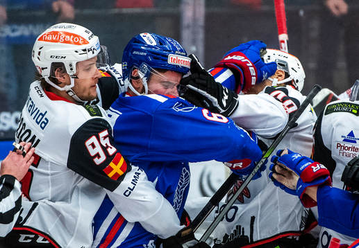 Oskarshamns Robin Söderqvist och Malmö Redhawks Jesper