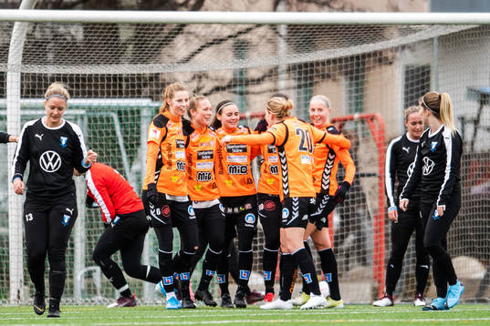 Kristianstads Therese Ivarsson jublar med lagkamrater