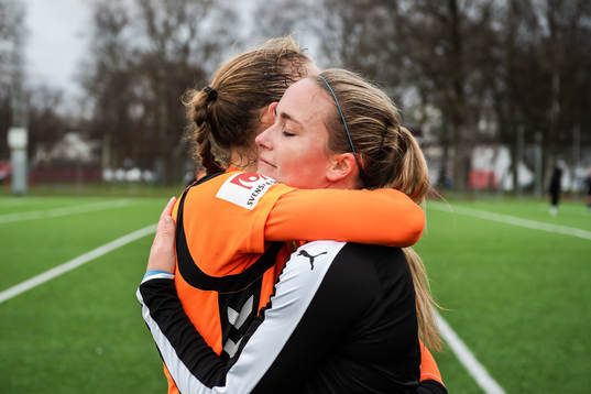 Kristianstads Therese Ivarsson och Malmö FFs Beatrice