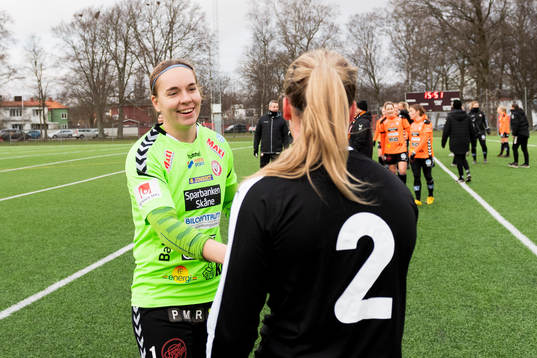 Kristianstads målvakt Brett Elisabeth Maron och Malmö FFs