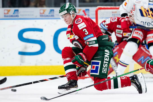 Frölundas Jacob Moverare täcker skott