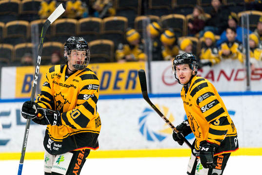 Skellefteås Simon Robertsson  gör sitt första SHL-mål