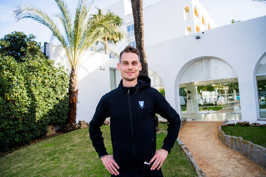 Malmö FFs assisterande tränare Daniel Bäckström poserar för ett porträtt