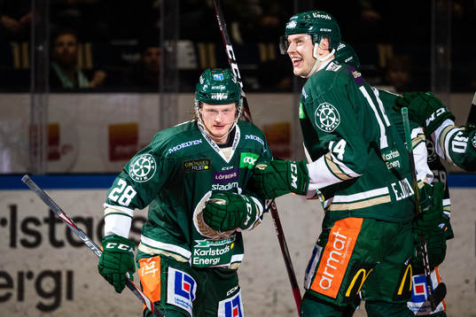 Färjestads Linus Arnesson och Victor Ejdsell jublar