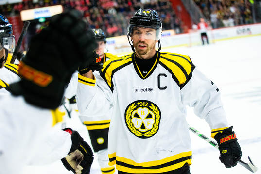 Brynäs Anton Rödin jublar