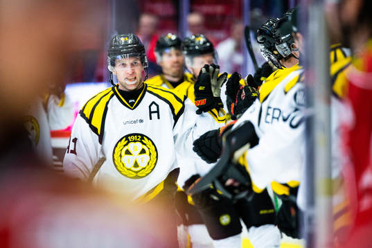 Brynäs Greg Scott jublar