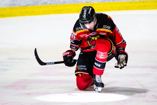 Luleås Arttu Ilomäki jublar