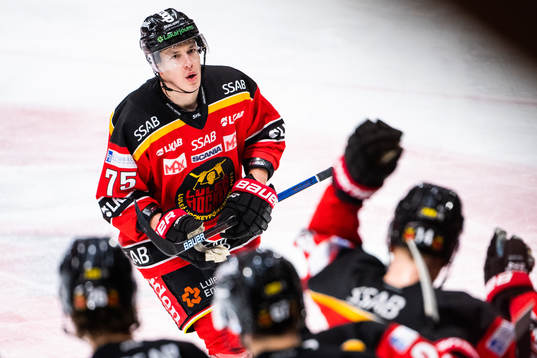 Luleås Arttu Ilomäki jublar