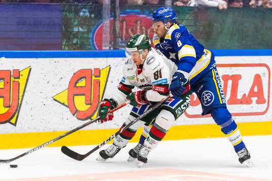 Frölundas Ryan Lasch och Leksands Filip Johansson i kamp
