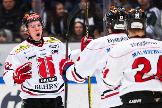 Örebros Linus Öberg jublar