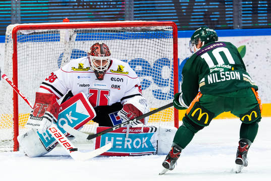 Örebros målvakt Dominik Furch och Färjestads Marcus