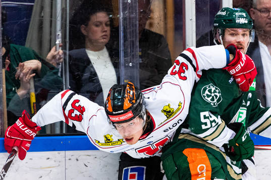 Örebros Christopher Mastomäki och Färjestads Linus