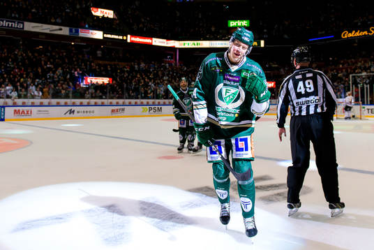 Färjestads Victor Ejdsell jublar