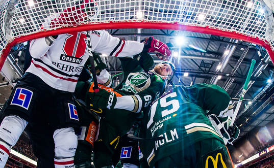 Färjestads Vojtech Mozik i bråka framför Färjestads