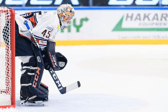 Växjös målvakt Viktor Andrén deppar