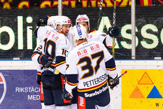Djurgårdens Niclas Bergfors och Jesper Pettersson jublar