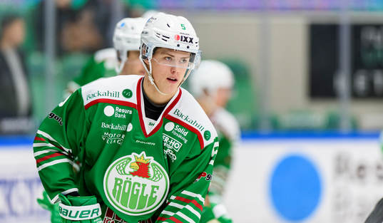 Rögles Isak Renemark innan ishockeymatchen i SHL mellan