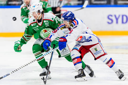 Rögles Dominik Bokk och Oskarshamns Tyler Kelleher