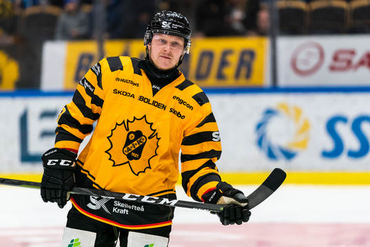 Skellefteås Tuomas Kiiskinen jublar