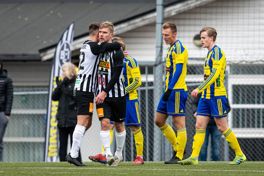 Landskronas Hampus Ferhm och Linus Olsson jublar