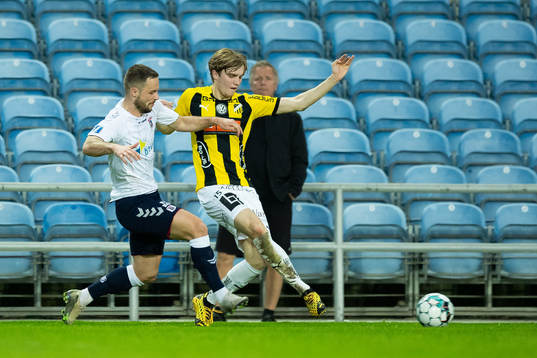 Nicolai Poulsen of Aarhus and Jakob Hedenquist of Häcken