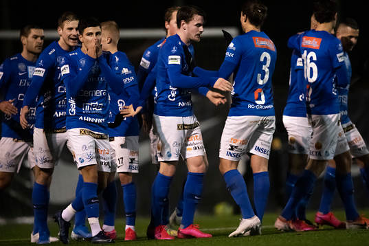 Norrbys spelare jublar efter att Rasmus Örqvist gjort 2-2