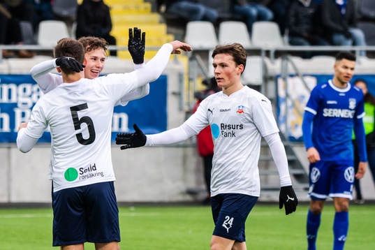 Helsingborgs Brandur Hendriksson jublar med Alex Timossi Andersson efter 2-2