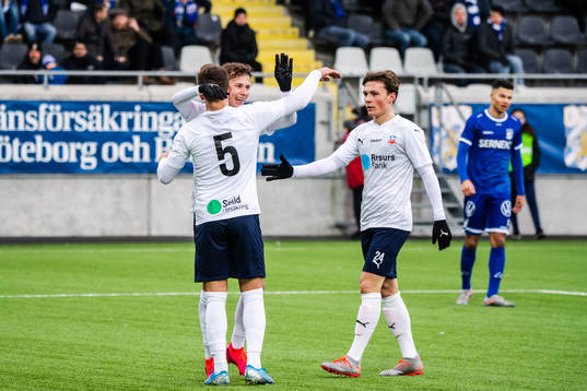 Helsingborgs Brandur Hendriksson jublar med Alex Timossi Andersson efter 2-2