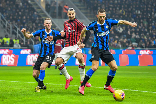 Lorenzo Pirola and Stefan de Vrij of Inter against Zlatan Ibrahimovic of Milan