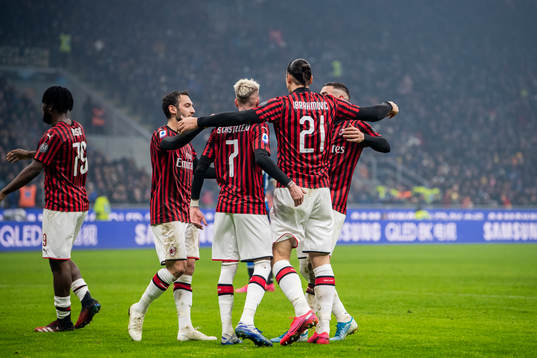 Zlatan Ibrahimovic, Samuel Castillejo and Hakan Calhanoglu celebrate after 0-1
