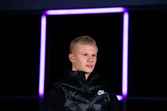 Bla gjennom flere bilder av Football, Norway, Haaland interview