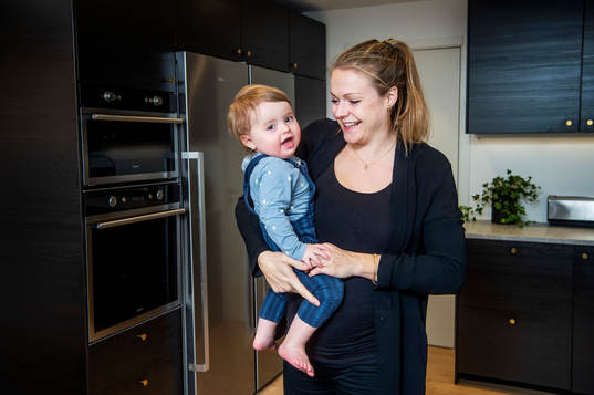 Hilda Carlén var landslagsmålvakt i fotboll men valde familjelivet. Hemma med sonen den 10 februari 2020 i Tygelsjö.