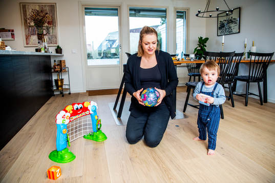 Hilda Carlén var landslagsmålvakt i fotboll men valde familjelivet. Hemma med sonen den 10 februari 2020 i Tygelsjö.