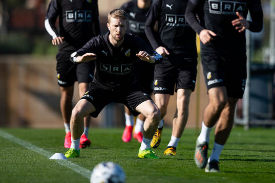 Häckens Rasmus Lindgren värmer upp