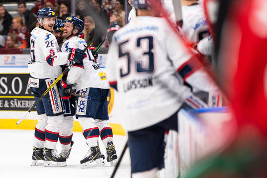 Linköpings Hampus Larsson jublar med målskytten till 1-2