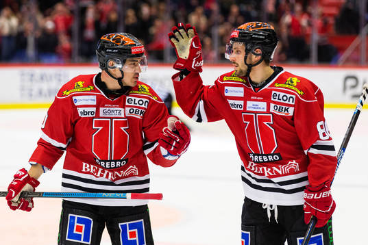 Örebros Shane Harper jublar med Mathias Bromé