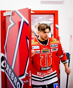 Örebros Jordan Boucher går ut ur omklädningsrummet
