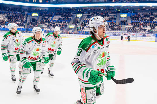 Rögles Dominik Bokk jublar