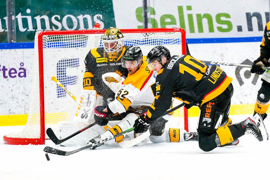 Skellefteås målvakt Gustaf Lindvall och Joakim Lindström