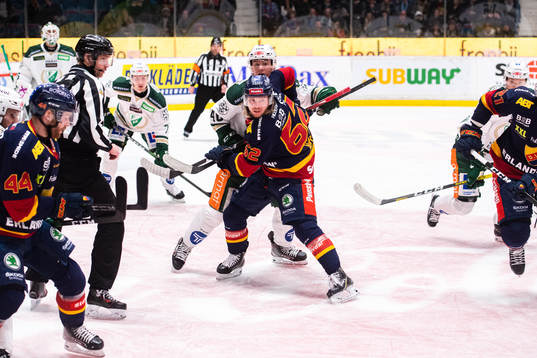 Färjestads Michael Latta och Djurgårdens Manuel Ågren