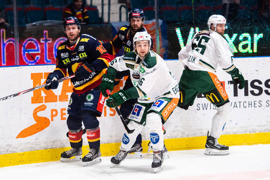 Djurgårdens Niclas Bergfors och Dick Axelsson i en kamp