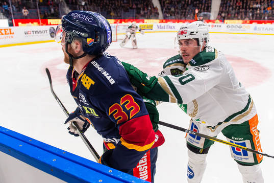 Djurgårdens Linus Hultström och Färjestads Sebastian