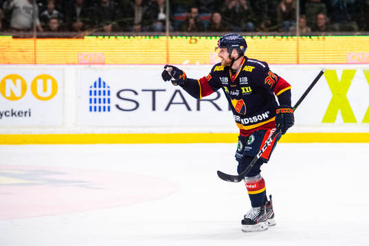 Djurgårdens Linus Hultström jublar