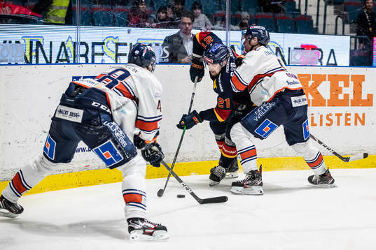 Djurgårdens Patrik Berglund och Växjös Oliver Bohm