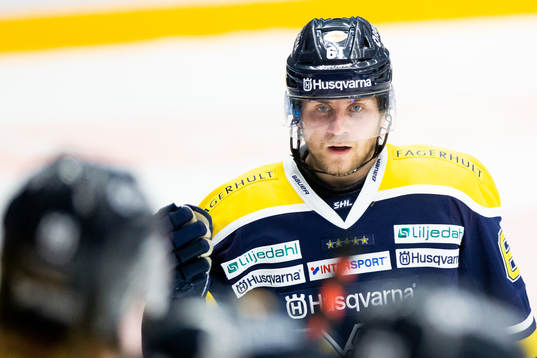 s Juuso Ikonen jublar